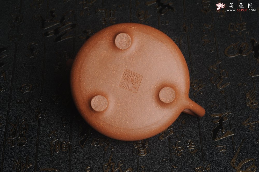 紫砂壶图片：油润五彩段泥 全手工薄胎精品子冶石瓢 难度大 骨肉匀挺 文气装饰高士采耳图 道法自然 - 宜兴紫砂壶网