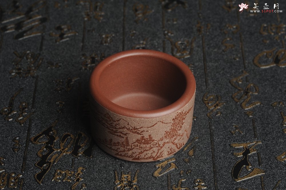 紫砂壶图片：美杯中秋特惠 雅致厚实 山居图 山水品茗杯 主人杯 - 宜兴紫砂壶网