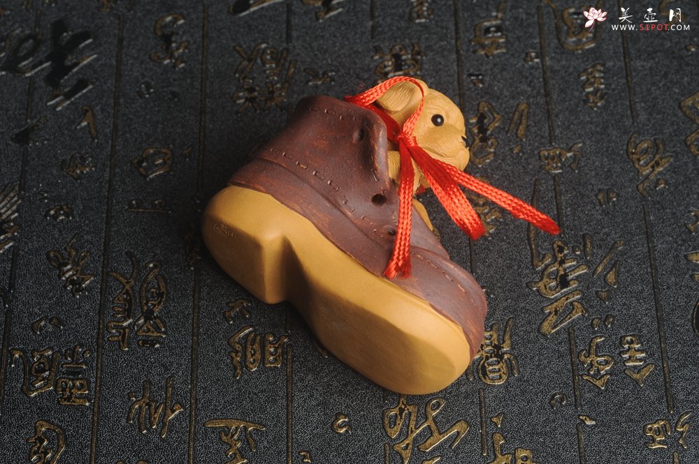 紫砂壶图片：美宠特惠 精致做工步步高升福气狗茶宠摆件 长8.8cm宽4.5到5cm高8.8cm - 宜兴紫砂壶网