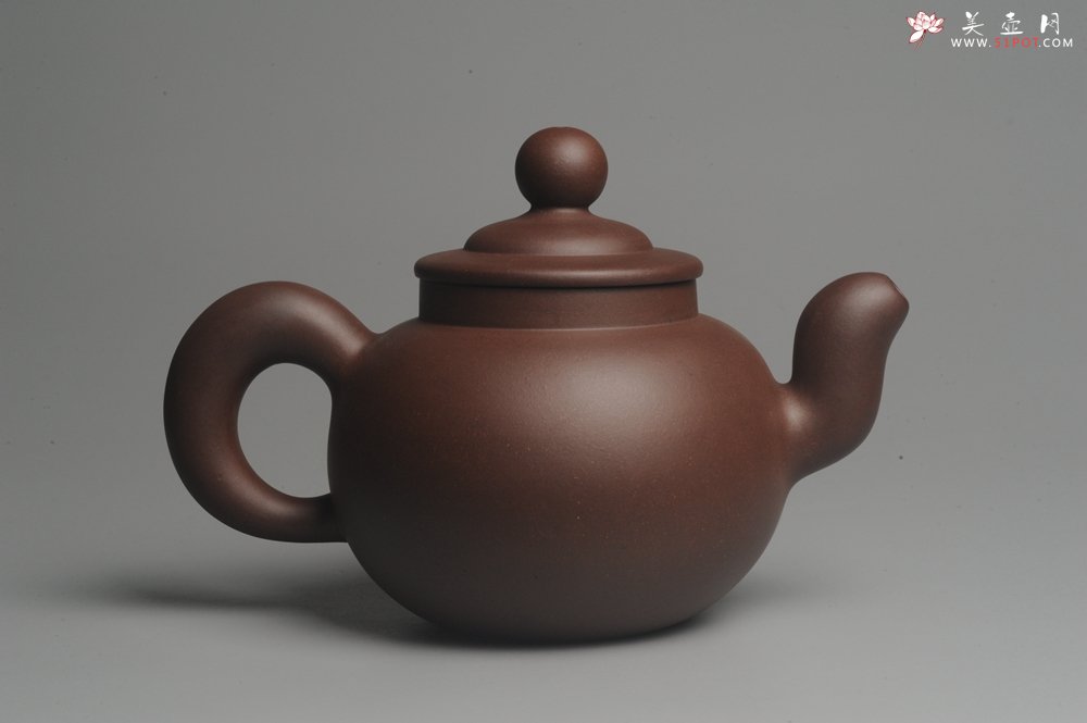 紫砂壶图片：美壶特惠 一厂老紫泥精致做工大品厚重道洪风格疾风壶 出水如柱 - 宜兴紫砂壶网