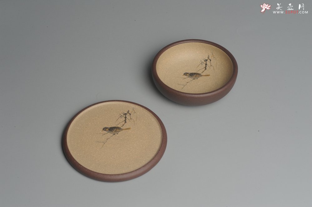 紫砂壶图片：款式二 美杯美垫特惠 精致彩绘泥绘花鸟品茗杯主人杯 杯垫一套 灰常漂亮 - 宜兴紫砂壶网