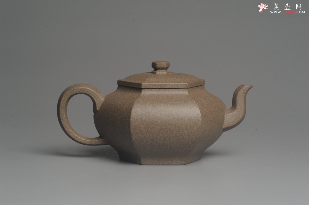 紫砂壶图片：美壶中秋国庆特惠 精工老段泥锦方壶 泥料特好 茶人醉爱 - 宜兴紫砂壶网