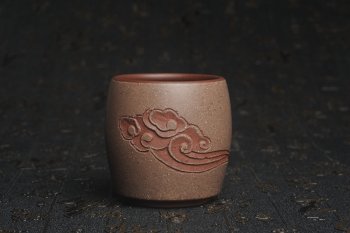 紫砂壶图片：美杯中秋特惠 精品好泥好工好刻雅致特厚实 祥云品茗杯 主人杯 自用送礼佳品 - 宜兴紫砂壶网