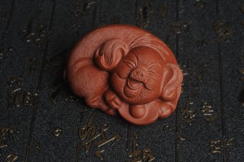 紫砂壶图片：美宠特惠 优质清水泥精致手工茶宠 一团和气招财猪 长7cm宽5cm高3.5cm - 宜兴紫砂壶网
