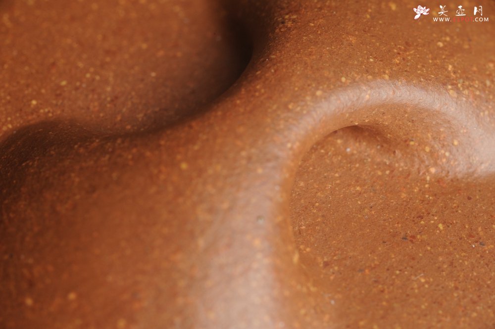 紫砂壶图片：潜力股周小培全手工演绎精品五彩段泥景舟石瓢 清茗堂助工文气装饰菖蒲佛手清供图 心清香妙 - 宜兴紫砂壶网