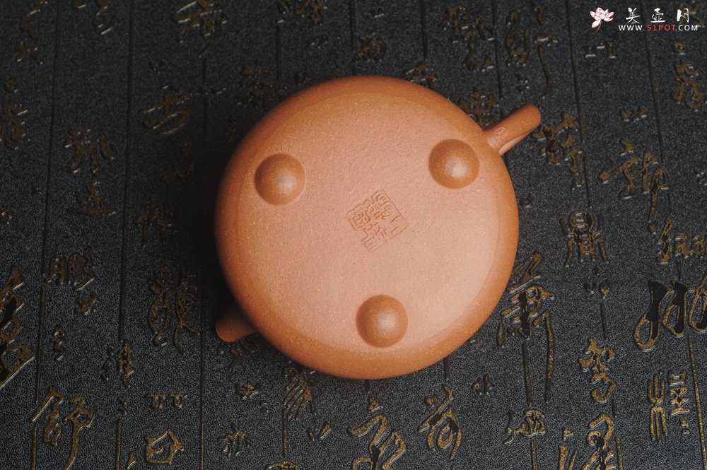 紫砂壶图片：潜力股周小培全手工演绎精品五彩段泥景舟石瓢 清茗堂助工文气装饰菖蒲佛手清供图 心清香妙 - 宜兴紫砂壶网