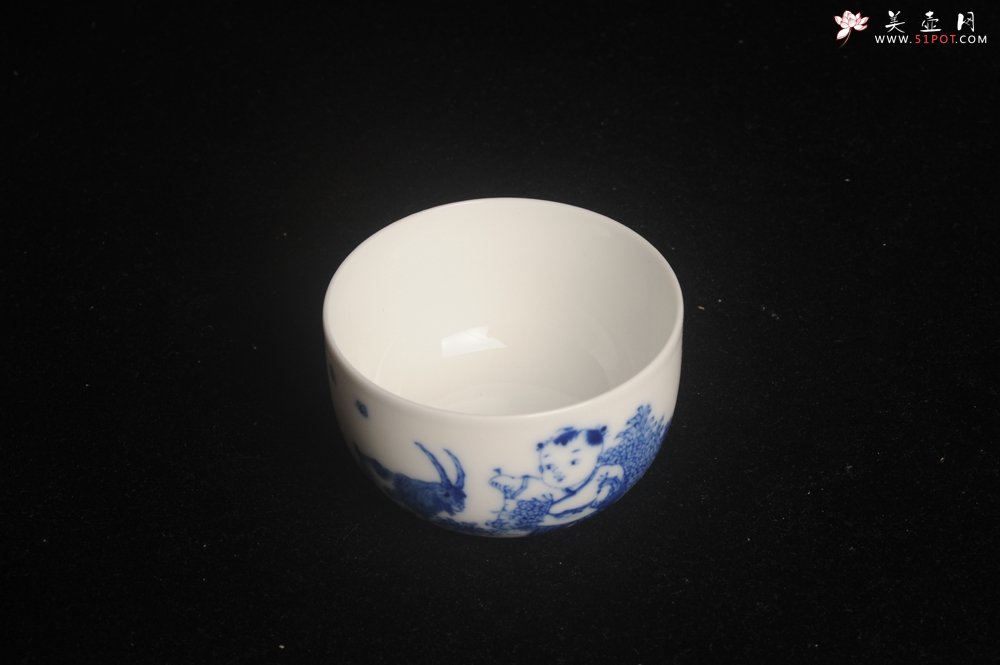 紫砂壶图片：景德镇主人杯 青花杯 童子伴羊 - 宜兴紫砂壶网