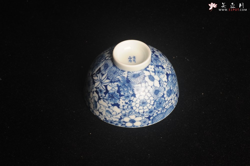 紫砂壶图片：景德镇主人杯压手杯 釉下彩青花杯 万花杯 超漂亮 - 宜兴紫砂壶网