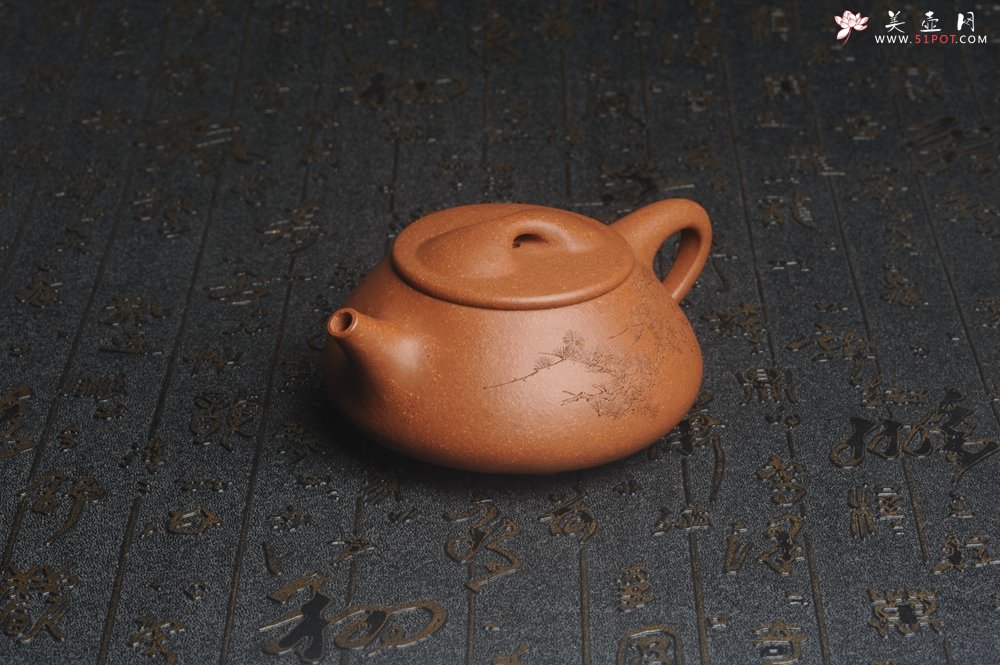 紫砂壶图片：潜力股周小培全手工演绎精品五彩段泥景舟石瓢 清茗堂助工文气装饰君子不老松 延年益寿 - 宜兴紫砂壶网