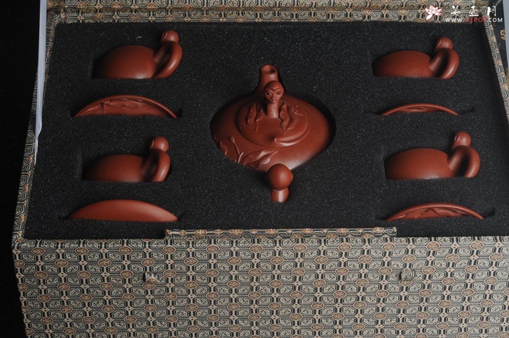 紫砂壶图片：美壶特惠 原矿红清水泥 精致辈辈封侯套壶 单杯56cc 送礼自用佳品 茶人醉爱 - 宜兴紫砂壶网