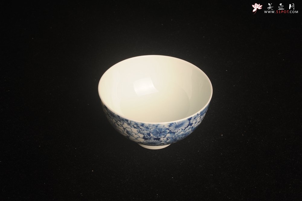 紫砂壶图片：景德镇主人杯压手杯 釉下彩青花杯 万花杯 超漂亮 - 宜兴紫砂壶网