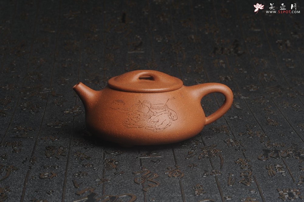 紫砂壶图片：潜力股周小培全手工演绎精品五彩段泥景舟石瓢 清茗堂助工文气装饰菖蒲佛手清供图 心清香妙 - 宜兴紫砂壶网