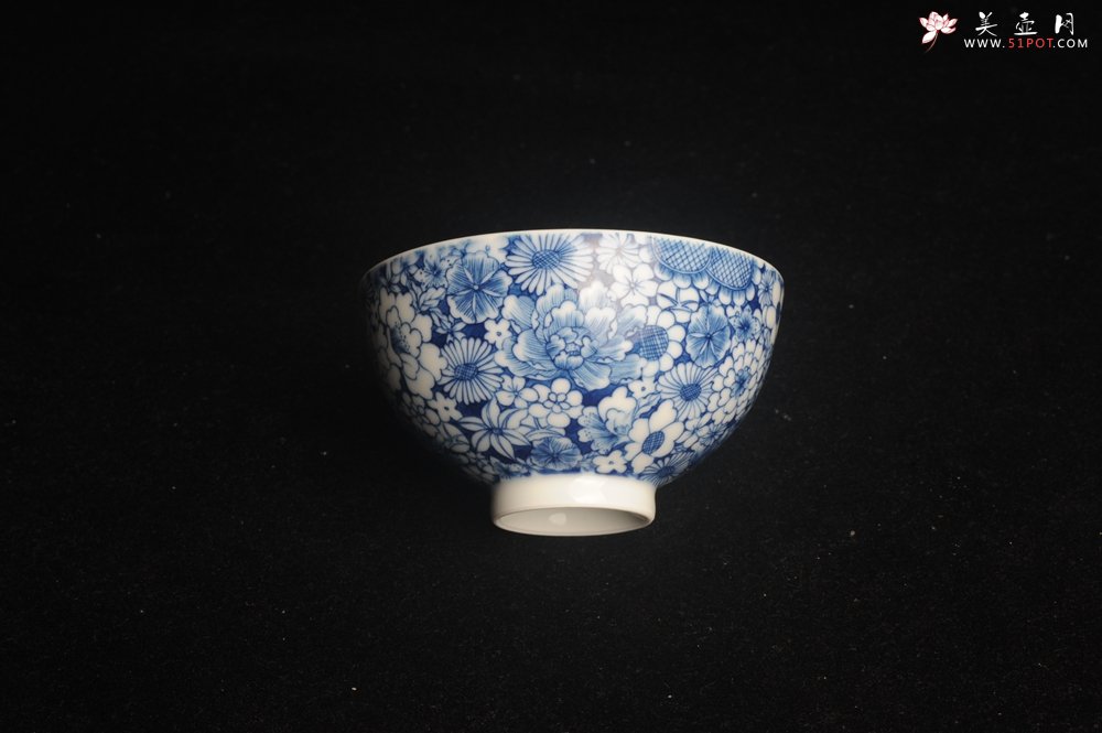 紫砂壶图片：景德镇主人杯压手杯 釉下彩青花杯 万花杯 超漂亮 - 宜兴紫砂壶网