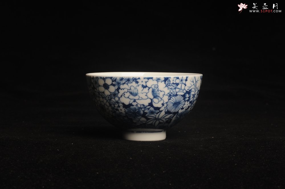 紫砂壶图片：景德镇主人杯压手杯 釉下彩青花杯 万花杯 超漂亮 - 宜兴紫砂壶网