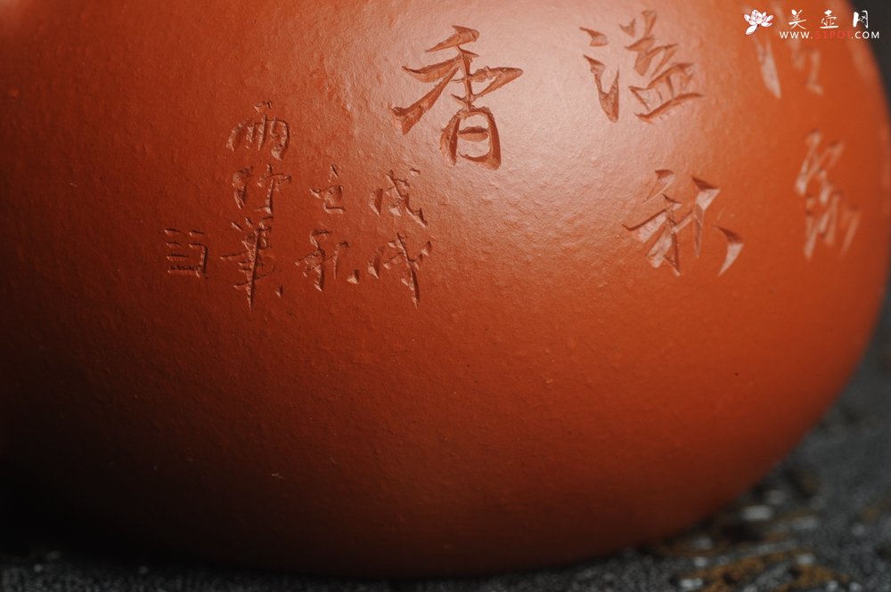 紫砂壶图片：特油润老朱泥 全手工美女西施壶 方健老师精心双刀刻绘 收缩大成型难 难得美品 - 宜兴紫砂壶网