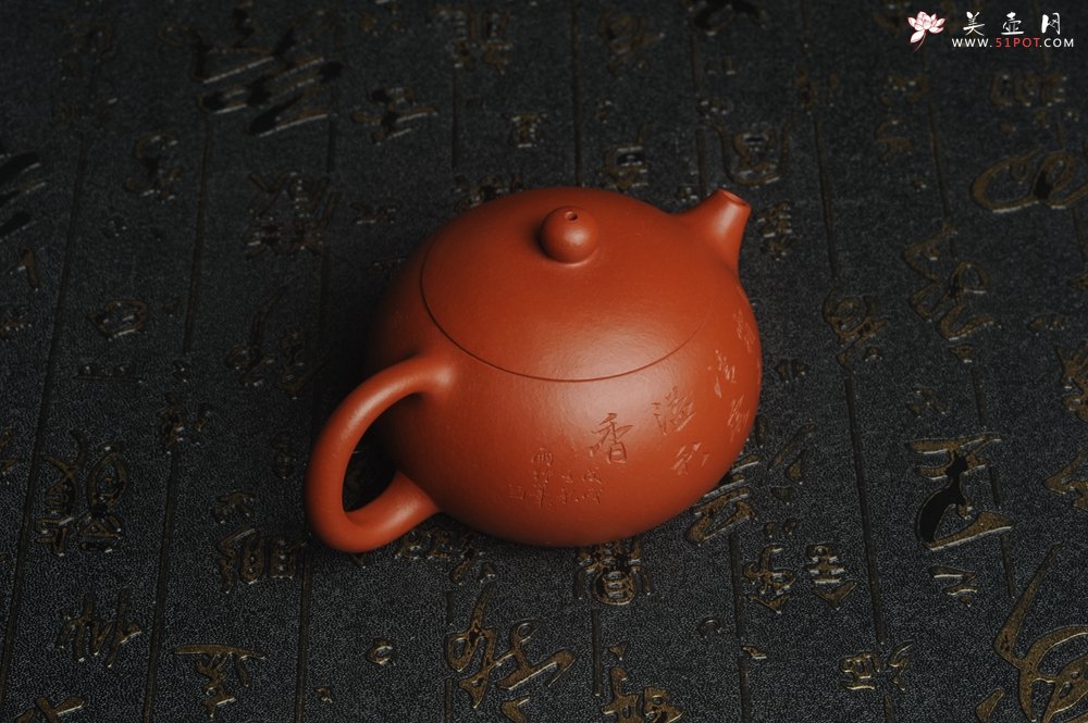 紫砂壶图片：特油润老朱泥 全手工美女西施壶 方健老师精心双刀刻绘 收缩大成型难 难得美品 - 宜兴紫砂壶网