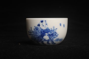 紫砂壶图片：景德镇主人杯 青花杯 童子戏老虎 - 宜兴紫砂壶网