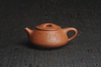 紫砂壶图片：潜力股周小培全手工演绎精品五彩段泥景舟石瓢 清茗堂助工文气装饰菖蒲佛手清供图 心清香妙 - 宜兴紫砂壶网