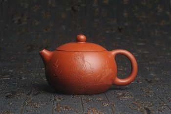 紫砂壶图片：特油润老朱泥 全手工美女西施壶 方健老师精心双刀刻绘 收缩大成型难 难得美品 - 宜兴紫砂壶网