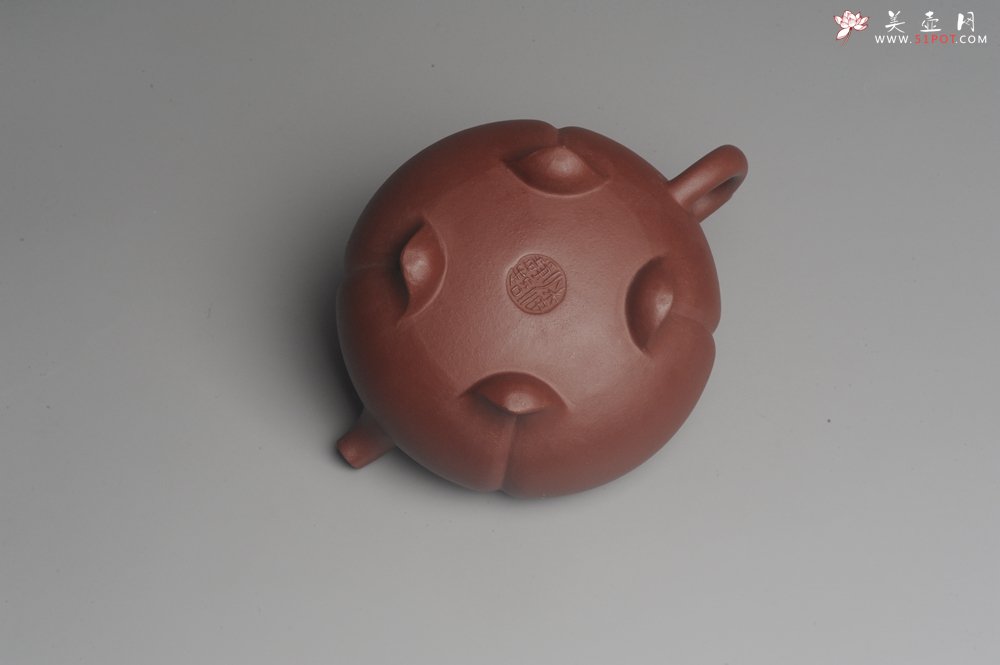 紫砂壶图片：美壶特惠 优质红拼泥精致四足菊蕾壶 大口实用 出水如柱 养后特油润 - 宜兴紫砂壶网