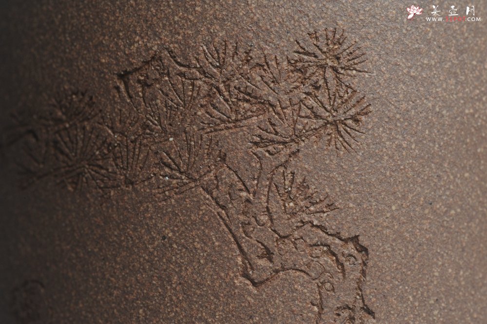 紫砂壶图片：美壶特惠 优质老段文人集狮壶 禾人老师即兴装饰 - 宜兴紫砂壶网