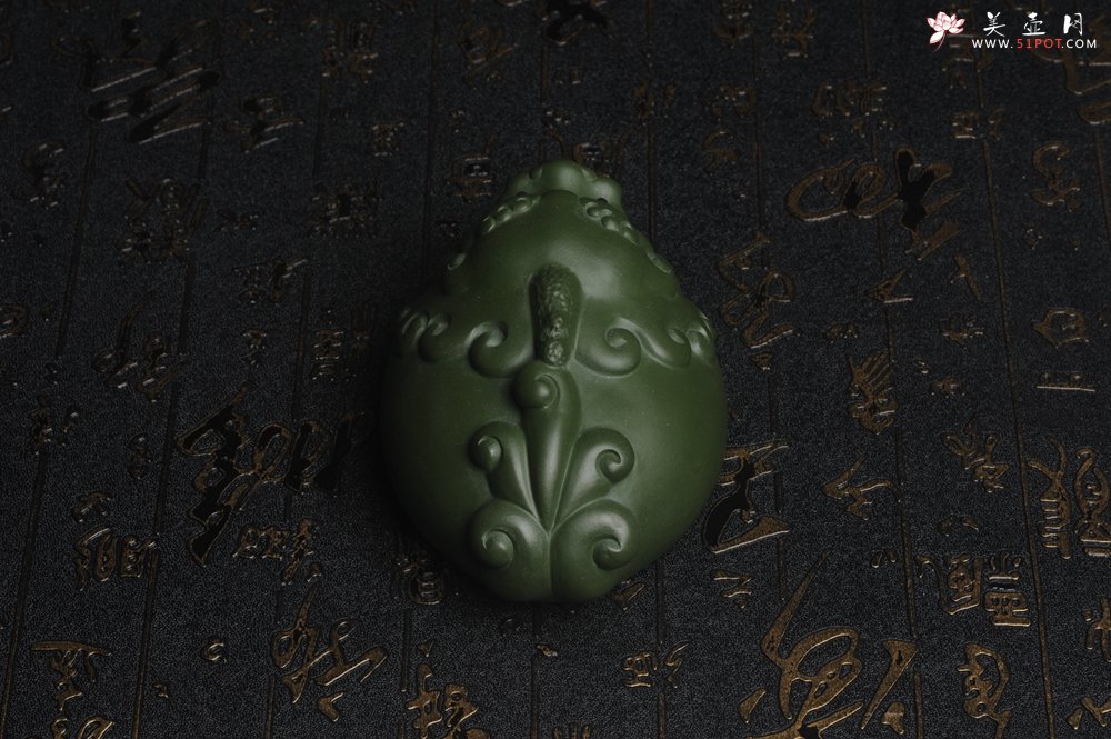 紫砂壶图片：美宠特惠 精工绿泥泥招财兽茶宠摆件 长10cm宽7cm高5cm - 宜兴紫砂壶网