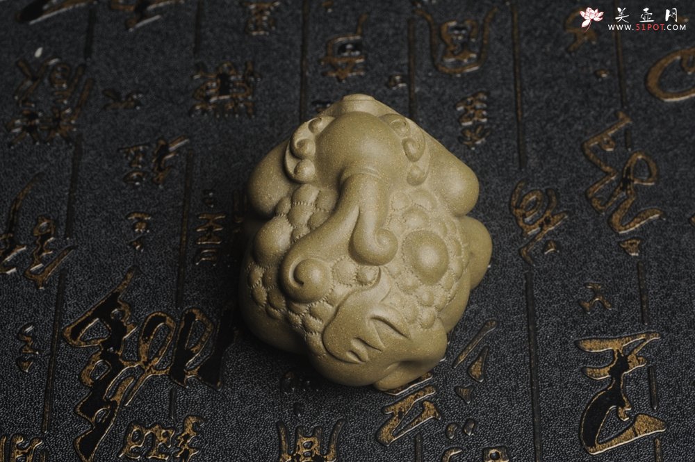 紫砂壶图片：美宠特惠 精工好料老青段招宝蟾茶宠 茶盘尤物长6cm宽5.7cm高4.6cm - 宜兴紫砂壶网