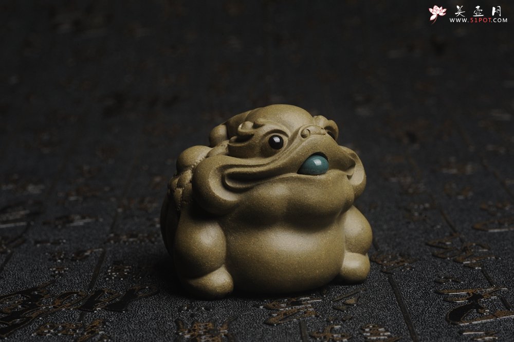 紫砂壶图片：美宠特惠 精工好料老青段招宝蟾茶宠 茶盘尤物长6cm宽5.7cm高4.6cm - 宜兴紫砂壶网