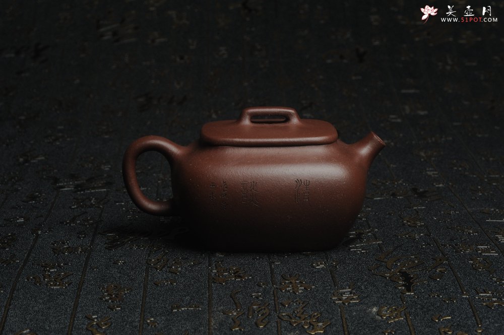 紫砂壶图片：美壶特惠 精工好料底曹青枯枝鸟小四方 灰常雅致 - 宜兴紫砂壶网