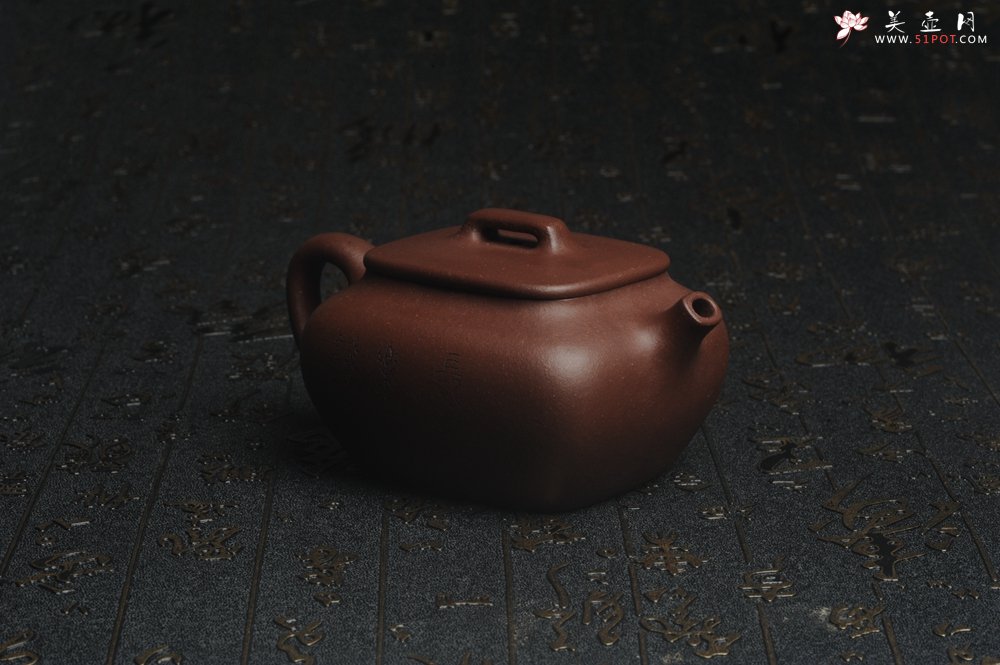紫砂壶图片：美壶特惠 精工好料底曹青美女小四方 灰常雅致 - 宜兴紫砂壶网