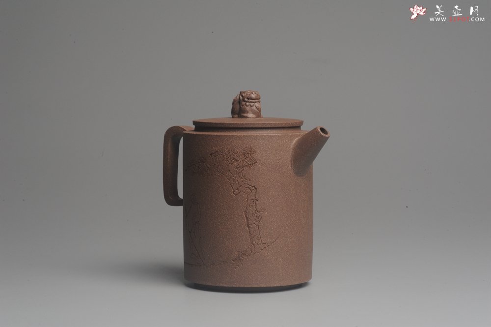 紫砂壶图片：美壶特惠 优质老段文人集狮壶 禾人老师即兴装饰 - 宜兴紫砂壶网