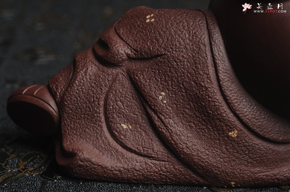 紫砂壶图片：美宠特惠 精工高枕无忧猪茶宠摆件 神态传神 茶盘尤物 长12cm高8cm - 宜兴紫砂壶网