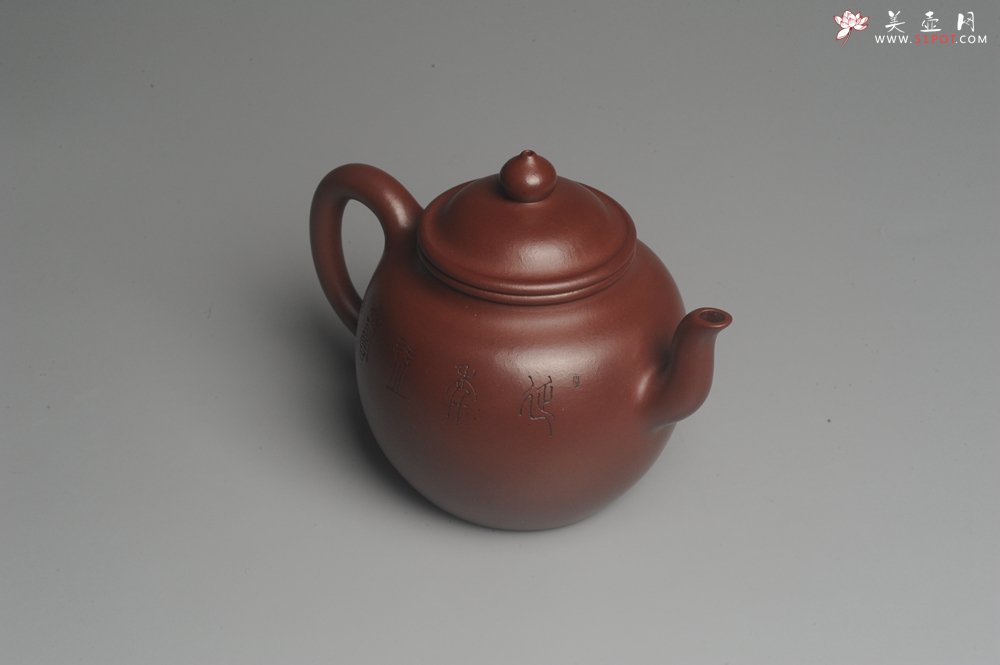 紫砂壶图片：油润黄龙山4号深井红皮龙 全手工高灯壶 清茗堂助工文气装饰龟寿图 延年益寿 - 宜兴紫砂壶网