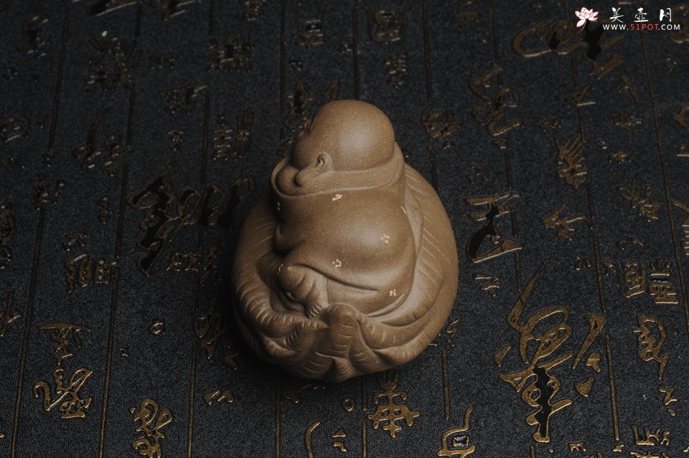 紫砂壶图片：美宠特惠 精工老青段如意人生茶宠摆件 神态细腻 长9cm宽7cm高7cm - 宜兴紫砂壶网