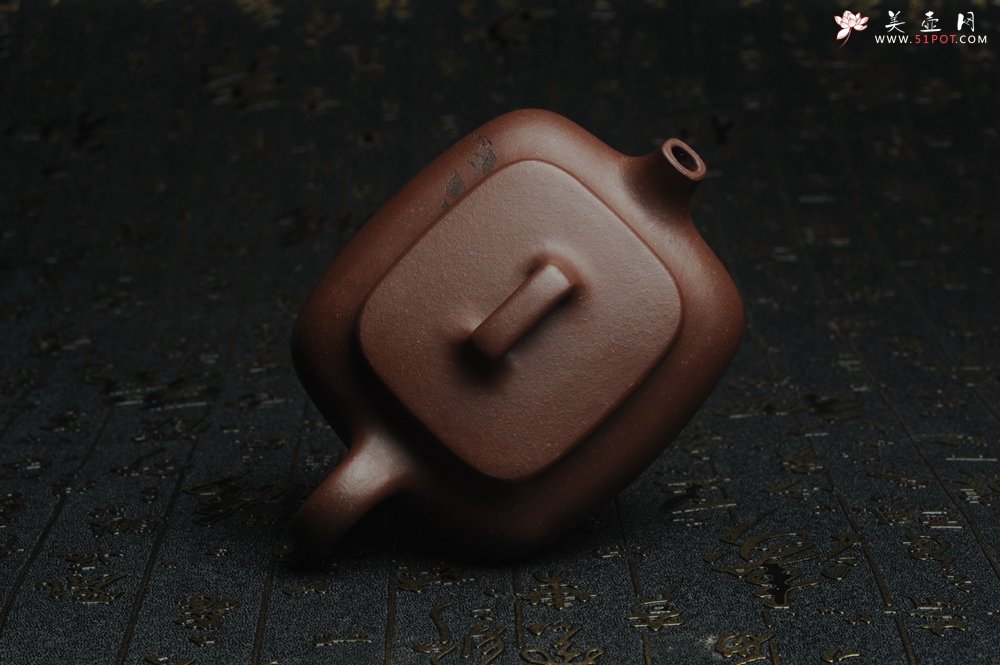 紫砂壶图片：美壶特惠 精工好料底曹青枯枝鸟小四方 灰常雅致 - 宜兴紫砂壶网