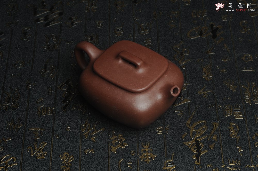 紫砂壶图片：美壶特惠 精工好料底曹青枯枝鸟小四方 灰常雅致 - 宜兴紫砂壶网