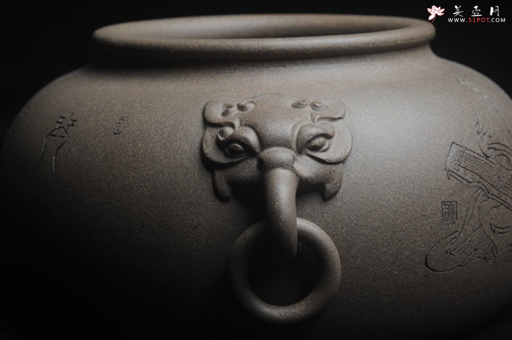 紫砂壶图片：精品特惠 老青段精品瑞兽双耳罐 茶仓 茶叶罐 水洗 烟灰缸 多用 子陶刻抚琴图 琴韵书声 - 宜兴紫砂壶网