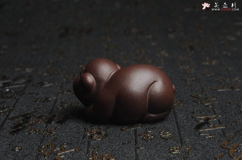 紫砂壶图片：美宠特惠 精工好料福气猪茶宠摆件 灰常可爱 长6.3cm高3.5cm - 宜兴紫砂壶网