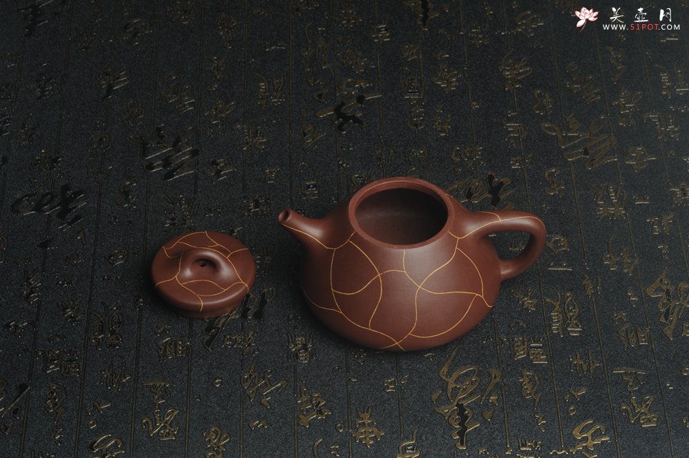 紫砂壶图片：美壶特惠 优质紫泥精工冰纹石瓢壶 特实用 出水如柱 养后油润 - 宜兴紫砂壶网