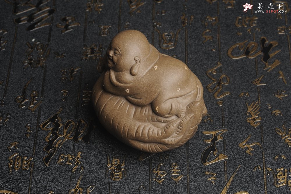 紫砂壶图片：美宠特惠 精工老青段如意人生茶宠摆件 神态细腻 长9cm宽7cm高7cm - 宜兴紫砂壶网