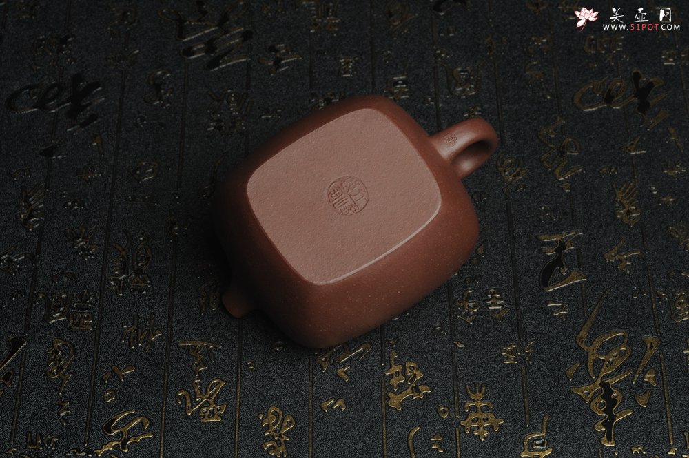 紫砂壶图片：美壶特惠 精工好料底曹青枯枝鸟小四方 灰常雅致 - 宜兴紫砂壶网