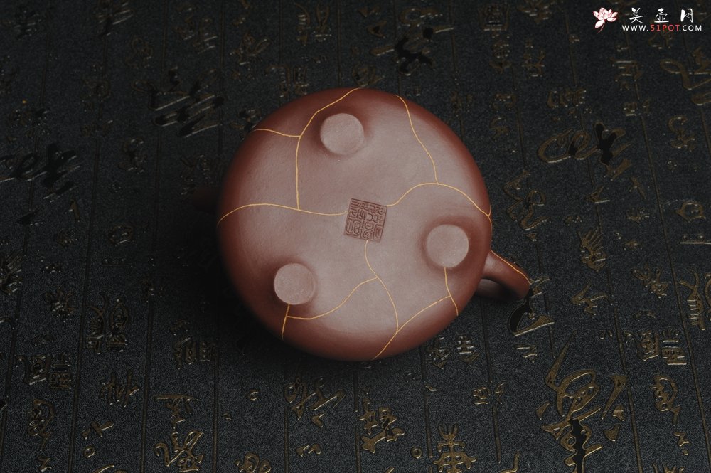 紫砂壶图片：美壶特惠 优质紫泥精工冰纹石瓢壶 特实用 出水如柱 养后油润 - 宜兴紫砂壶网