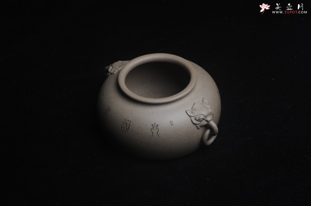 紫砂壶图片：精品特惠 老青段精品瑞兽双耳罐 茶仓 茶叶罐 水洗 烟灰缸 多用 子陶刻抚琴图 琴韵书声 - 宜兴紫砂壶网