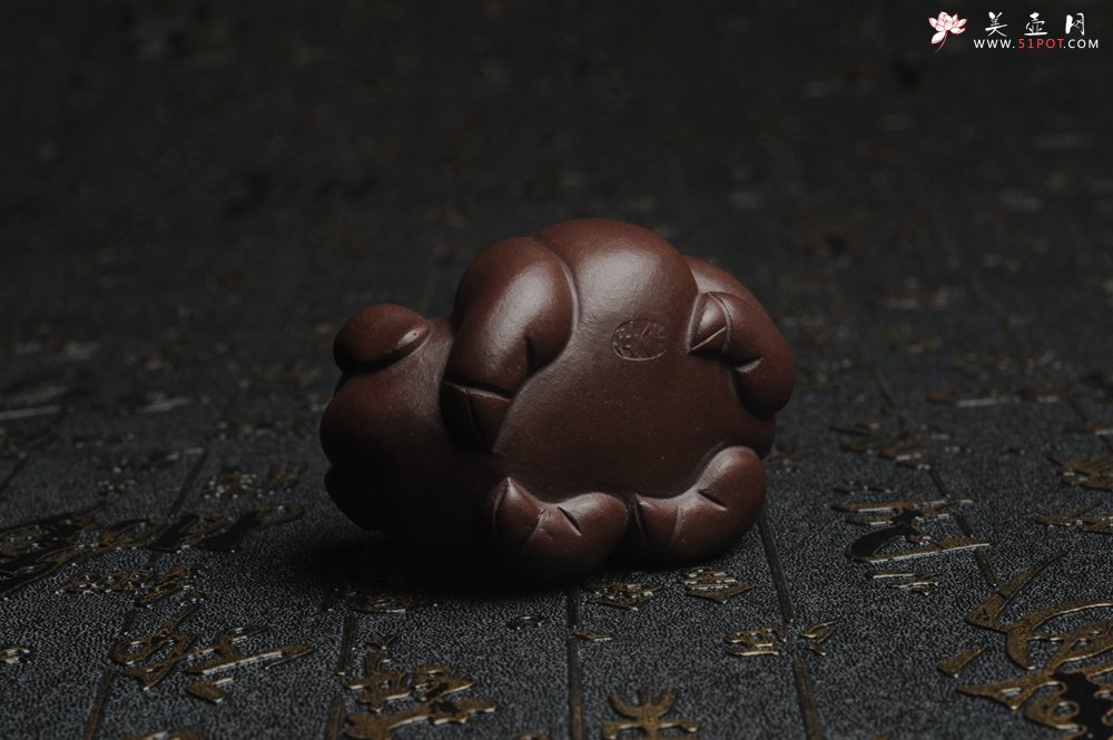 紫砂壶图片：美宠特惠 精工好料福气猪茶宠摆件 灰常可爱 长6.3cm高3.5cm - 宜兴紫砂壶网