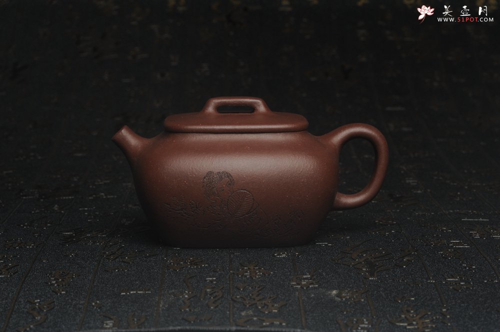 紫砂壶图片：美壶特惠 精工好料底曹青美女小四方 灰常雅致 - 宜兴紫砂壶网
