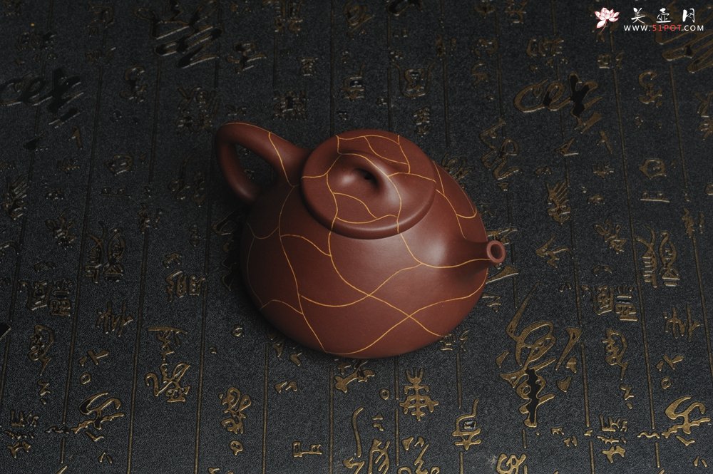 紫砂壶图片：美壶特惠 优质紫泥精工冰纹石瓢壶 特实用 出水如柱 养后油润 - 宜兴紫砂壶网