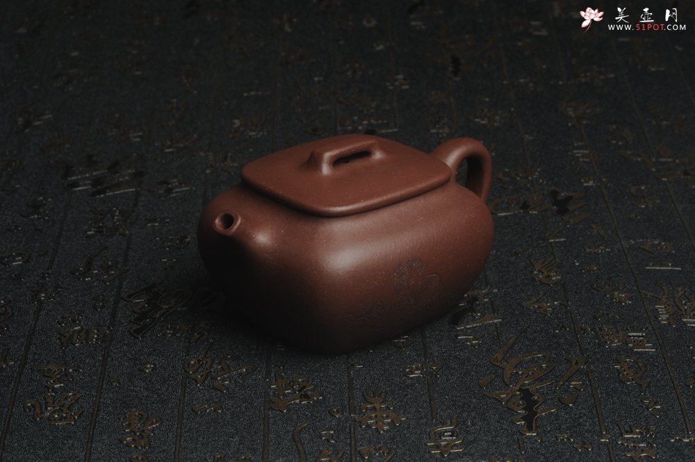 紫砂壶图片：美壶特惠 精工好料底曹青美女小四方 灰常雅致 - 宜兴紫砂壶网