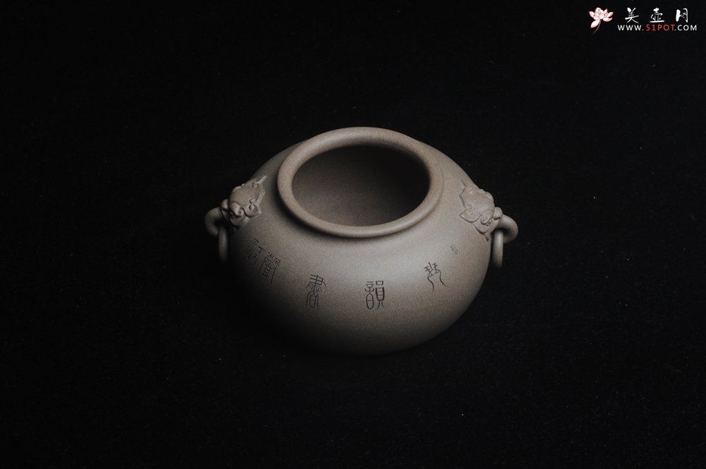 紫砂壶图片：精品特惠 老青段精品瑞兽双耳罐 茶仓 茶叶罐 水洗 烟灰缸 多用 子陶刻抚琴图 琴韵书声 - 宜兴紫砂壶网