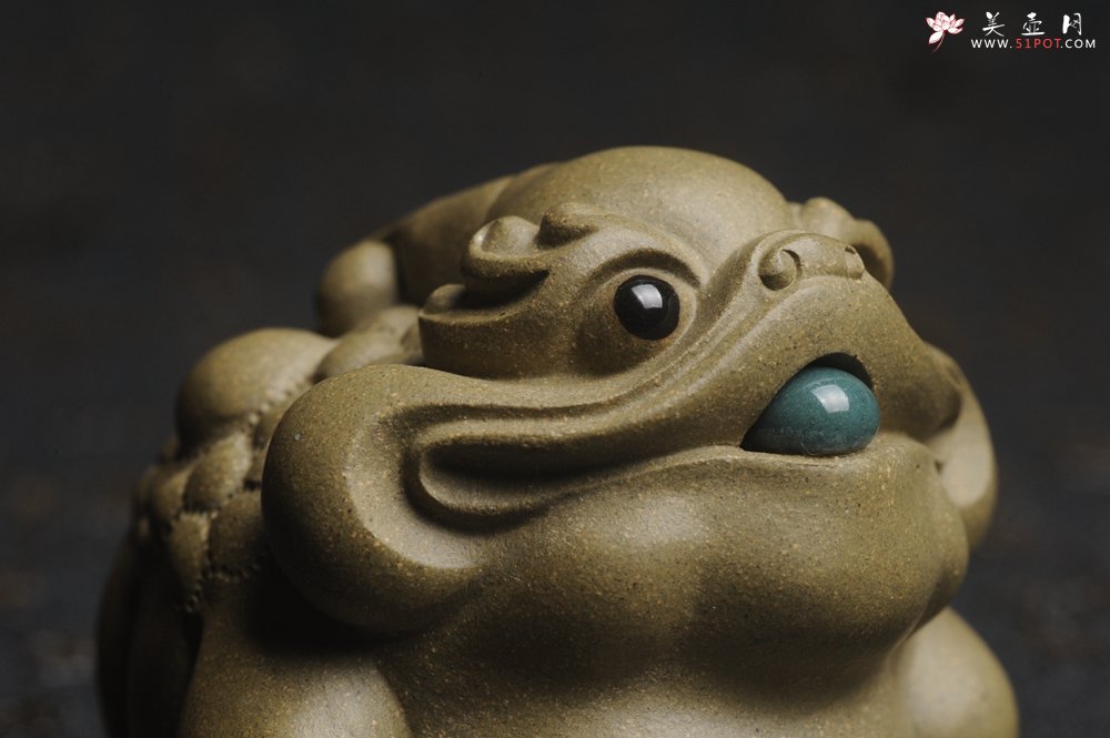 紫砂壶图片：美宠特惠 精工好料老青段招宝蟾茶宠 茶盘尤物长6cm宽5.7cm高4.6cm - 宜兴紫砂壶网