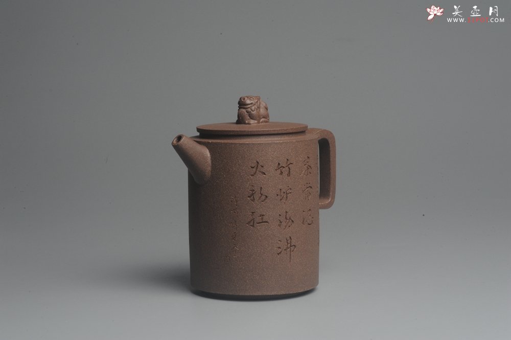 紫砂壶图片：美壶特惠 优质老段文人集狮壶 禾人老师即兴装饰 - 宜兴紫砂壶网